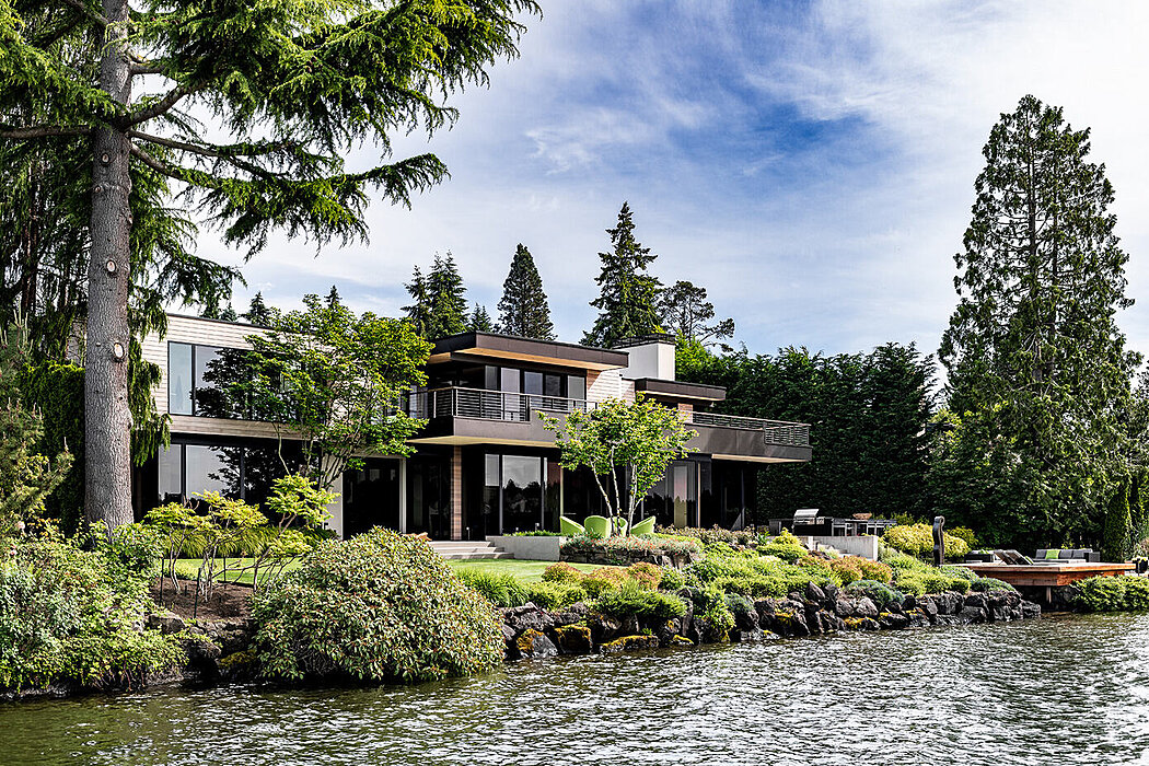 Mercer Island: Luxurious Waterfront House Redefined - 1