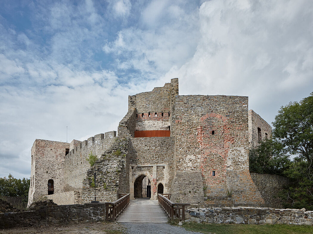 Helf?týn Castle: Resurrecting a 14th Century Gem