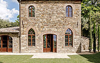 016-pieve-aldina-tuscan-farmhouse-meets-modern-luxury