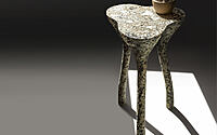 tripod-side-table-a-unique-blend-of-archaism-and-modernity-008