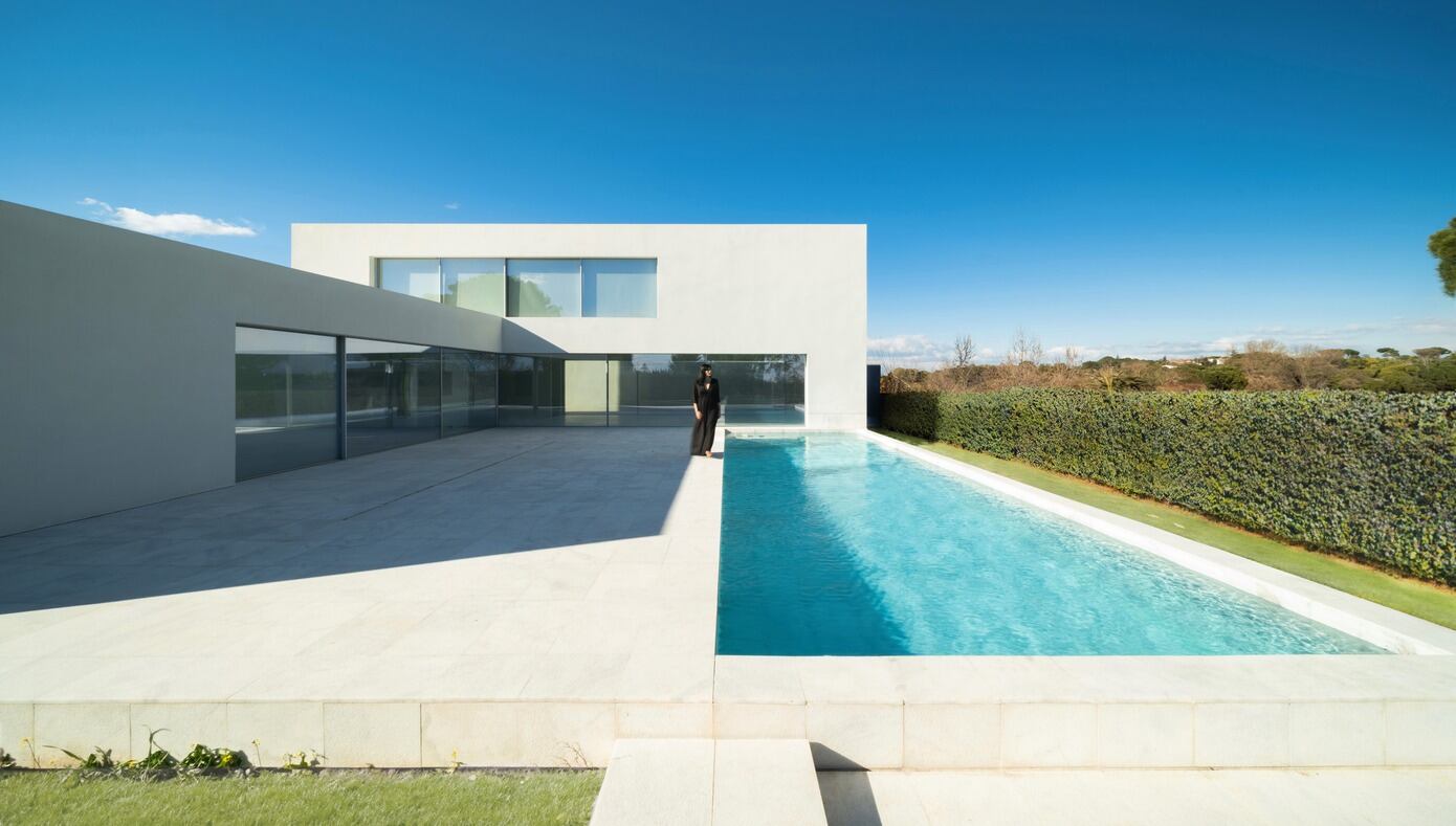 Alamo House: A Minimalist Masterpiece by Fran Silvestre Arquitectos