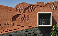 001-gadi-house-contemporary-indian-architecture-immersed-maharashtras-rich-legacy