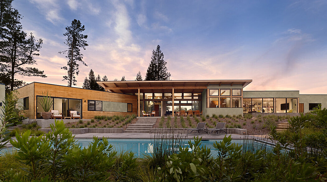 Golden Oak Residence: A Hilltop Haven by William Duff Architects - 1