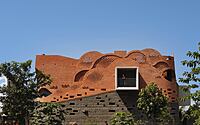 002-gadi-house-contemporary-indian-architecture-immersed-maharashtras-rich-legacy