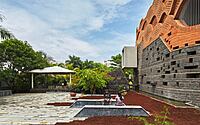 009-gadi-house-contemporary-indian-architecture-immersed-maharashtras-rich-legacy