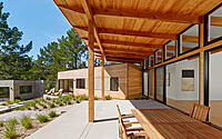 009-golden-oak-residence-hilltop-haven-william-duff-architects