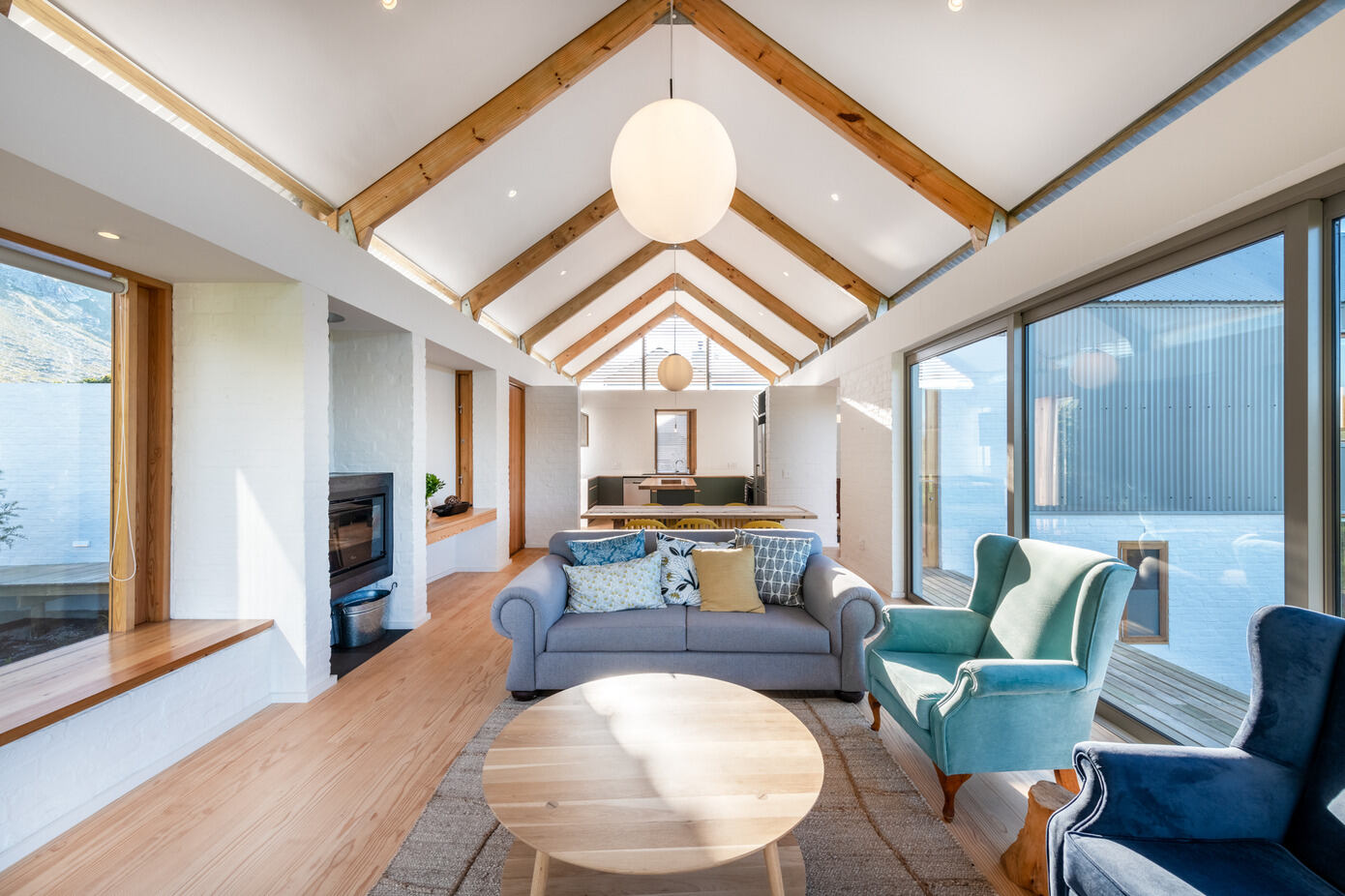 House Swanepoel: A Modern Retreat in Betty’s Bay