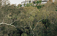 022-fenwick-st-concrete-house-melbourne-merges-landscape