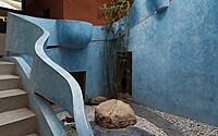028-gadi-house-contemporary-indian-architecture-immersed-maharashtras-rich-legacy