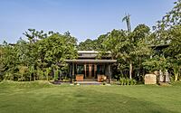 kalrav-villa-a-luxurious-blend-of-traditional-and-contemporary-design-033