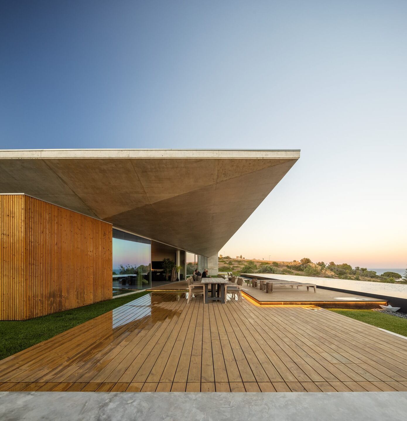 Casa Libre: Portugal’s Epitome of Seamless Indoor-Outdoor Living