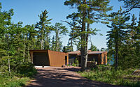 001-copper-harbor-modern-lakeside-retreat-michigan