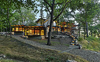 001-lo-nature-meets-luxury-arkansass-iconic-lake-house-design