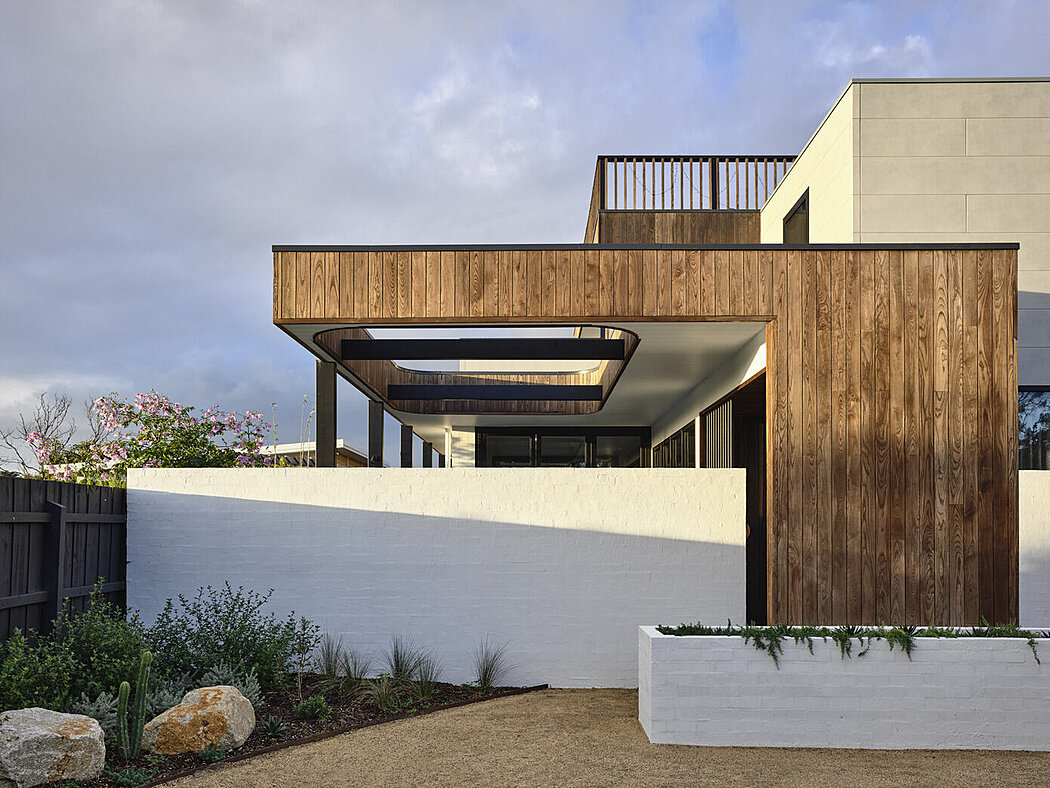 Sorrento House: Jost Architects’ Versatile Coastal Masterpiece - 1
