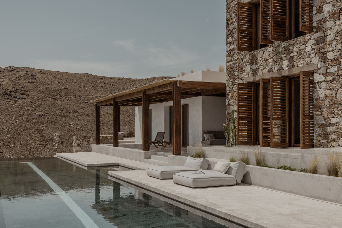 Viglostasi: Aegean Aesthetics in a Modern Cycladic Holiday Home