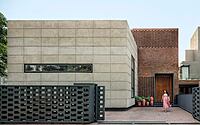 002-brick-house-modern-homage-indias-architectural-heritage