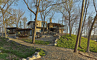 002-lo-nature-meets-luxury-arkansass-iconic-lake-house-design