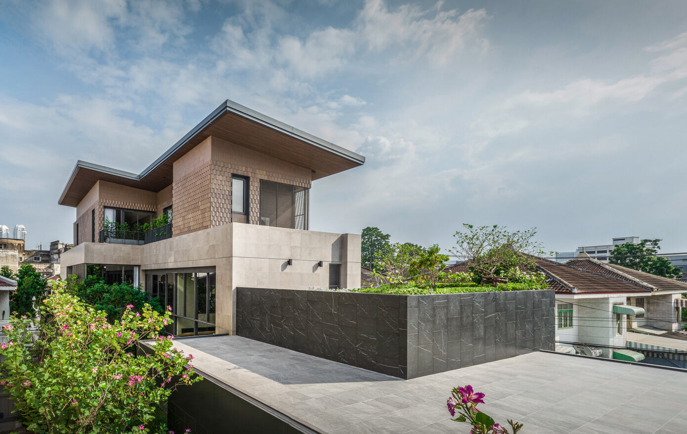 Monow House: Modern Design Meets Family Heritage in Bangkok