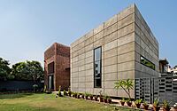 005-brick-house-modern-homage-indias-architectural-heritage