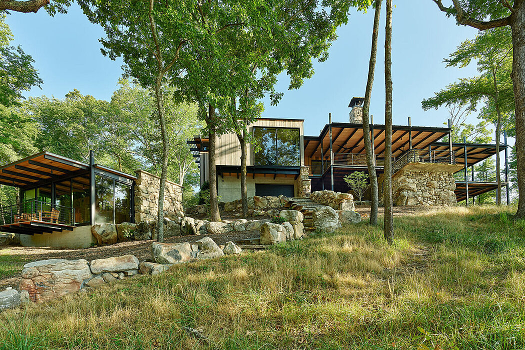 Hi Lo: Nature Meets Luxury in Arkansas’s Iconic Lake House Design