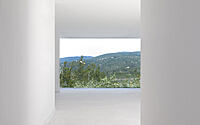 007-slope-house-blending-forest-views-modern-design
