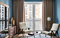 008-apartment-blue-accents-retro-revival-moscow
