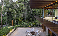 010-sm-house-paulos-rainforest-meets-modern-design