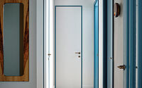 015-apartment-blue-accents-retro-revival-moscow