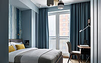 023-apartment-blue-accents-retro-revival-moscow