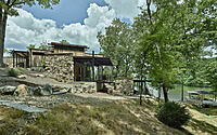 030-lo-nature-meets-luxury-arkansass-iconic-lake-house-design