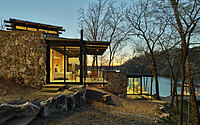 031-lo-nature-meets-luxury-arkansass-iconic-lake-house-design