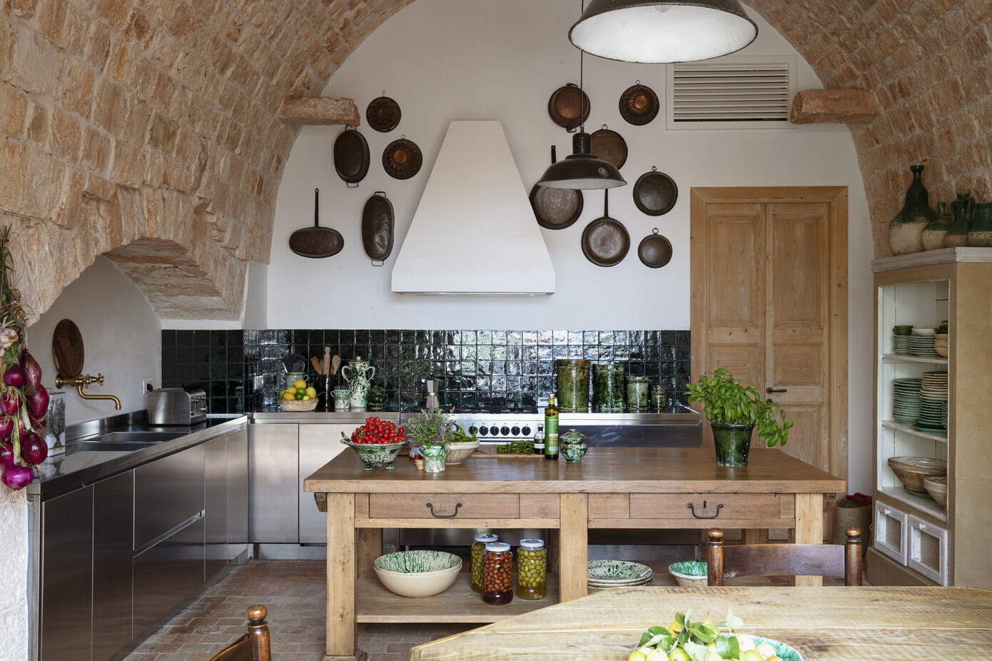 Casa Olivetta: A Glimpse of Ostuni’s Stone-Hewn Beauty