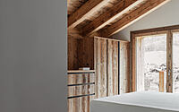 chalet-an-rustic-elegance-meets-ski-resort-luxury-00013
