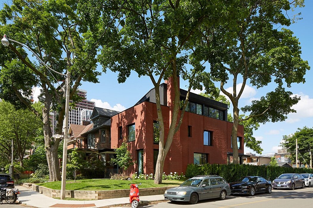 Galleon House: A Modern Take on Toronto’s Heritage Architecture - 1