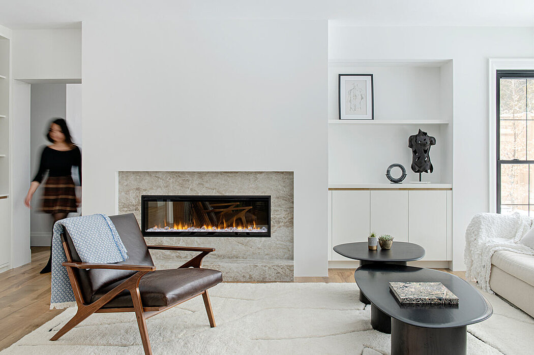 Maison Silhouette: A Cozy Oasis of Bold Contrasts in Ontario - 1
