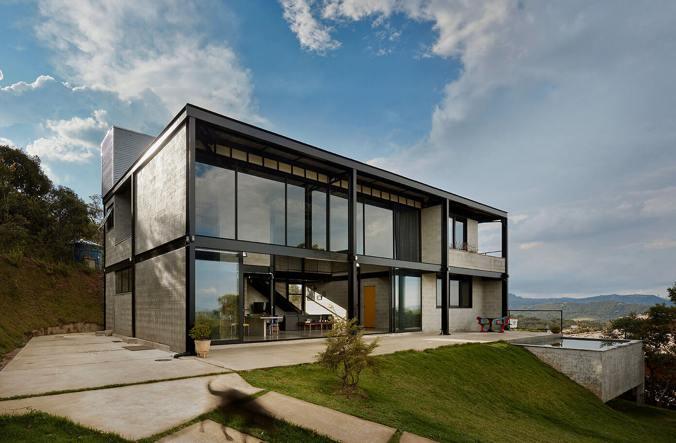 Casa Galpão: Embracing Simplicity in Brazil’s Natural Beauty