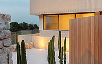001-shift-house-modern-retreat-spains-menorca