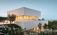 002-shift-house-modern-retreat-spains-menorca