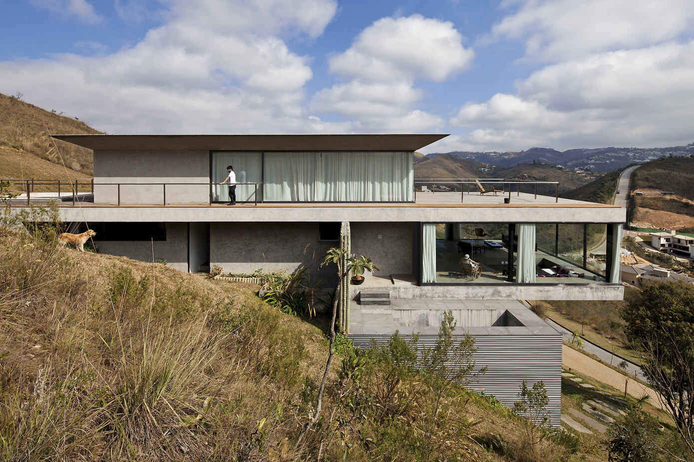 Casa EG’s Concrete Elegance: From Steep Slopes to Stunning Views