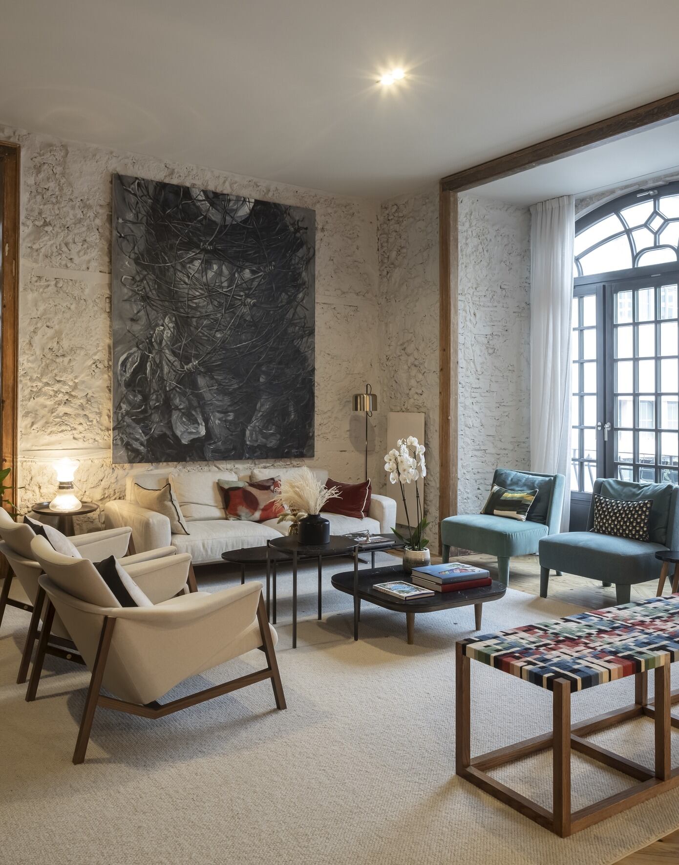 Apartment in Cais do Sodré: Lisbon’s Blend of Classic Design and Modern Aesthetics