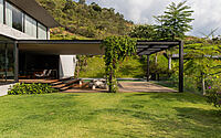 015-casa-egs-concrete-elegance-steep-slopes-stunning-views