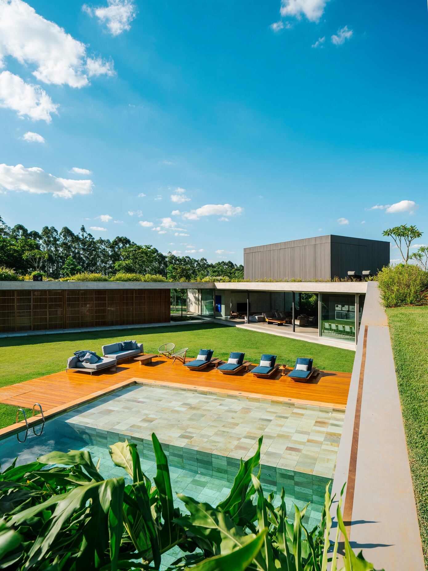 Casa Colina: FGMF Arquitetos’ Concrete Marvel in Porto Feliz