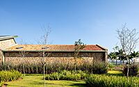 042-cs-house-brick-architecture-meets-countryside-grandeur
