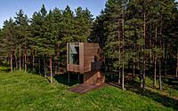 002-piil-arsenits-modern-estonian-treehouse-living