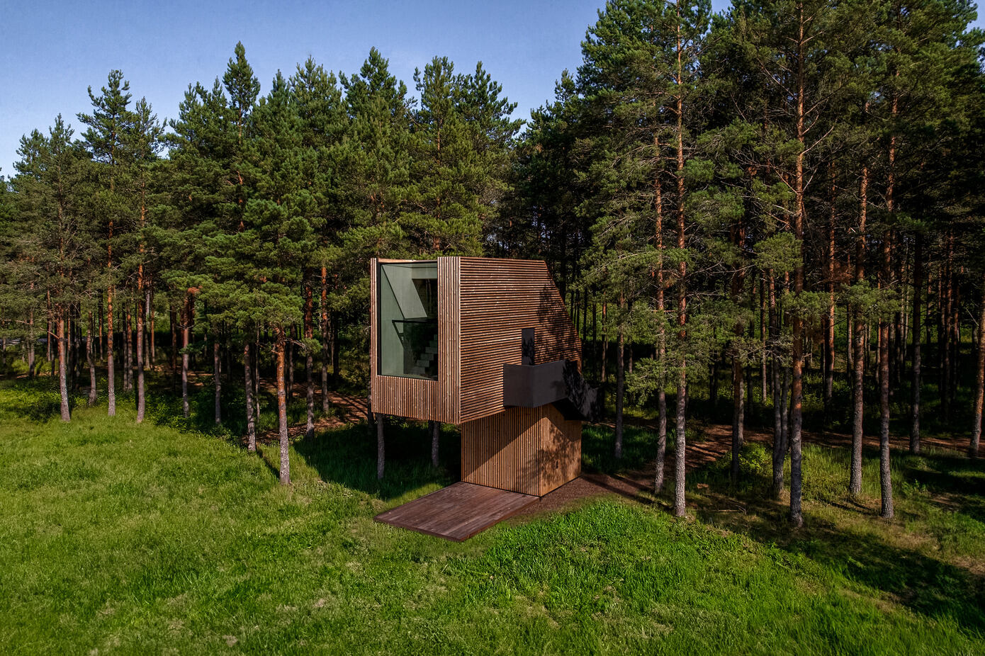 Piil: Arsenit’s Modern Take on Estonian Treehouse Living