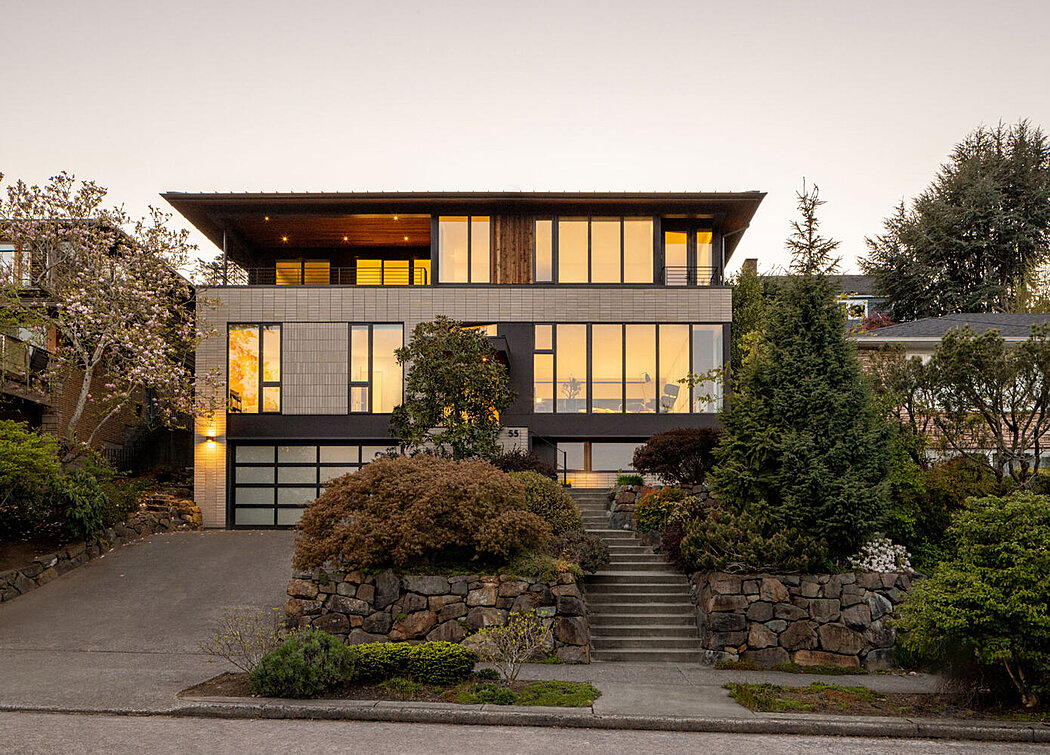 1960s Split-Level Home: Redefining Family Living in Seattle - 1