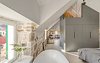 attic-renovation-helena-milers-visionary-loft-in-split-011
