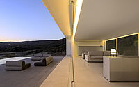 house-on-the-air-modern-minimalism-meets-zaharas-sunsets-007