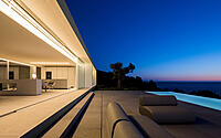 house-on-the-air-modern-minimalism-meets-zaharas-sunsets-015