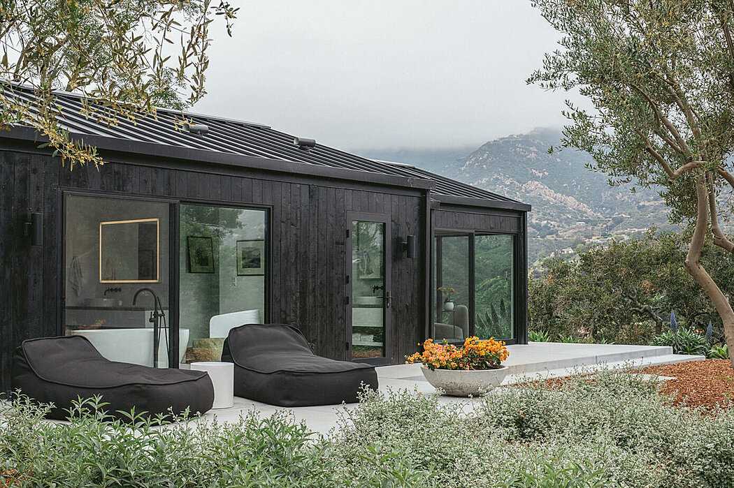 Vista Residence: Montecito’s Mountain-Framed Wooden Retreat - 1